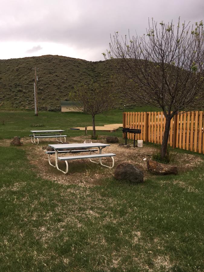Green Creek Inn And Rv Park วาพิทิ ภายนอก รูปภาพ