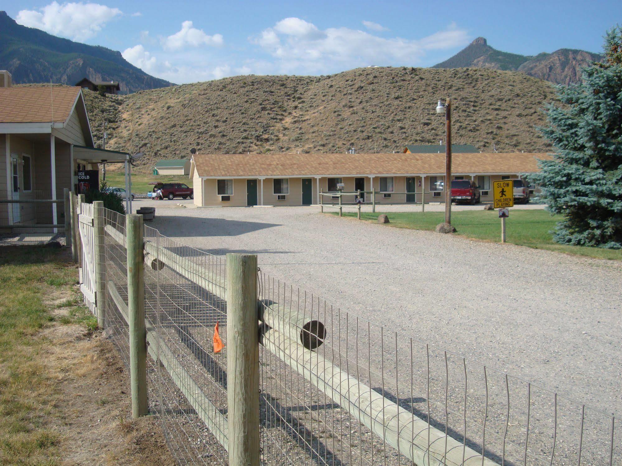 Green Creek Inn And Rv Park วาพิทิ ภายนอก รูปภาพ