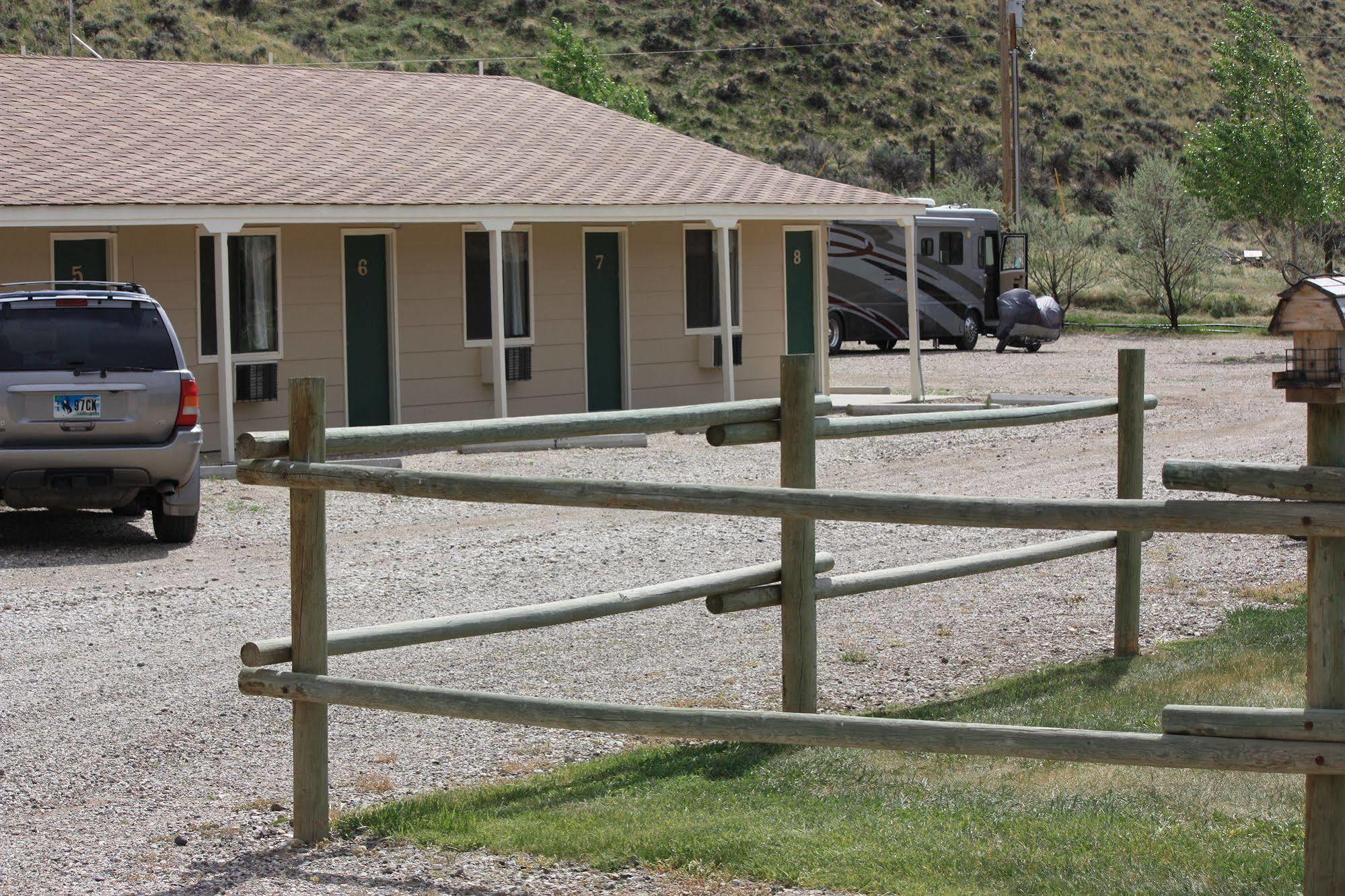 Green Creek Inn And Rv Park วาพิทิ ภายนอก รูปภาพ