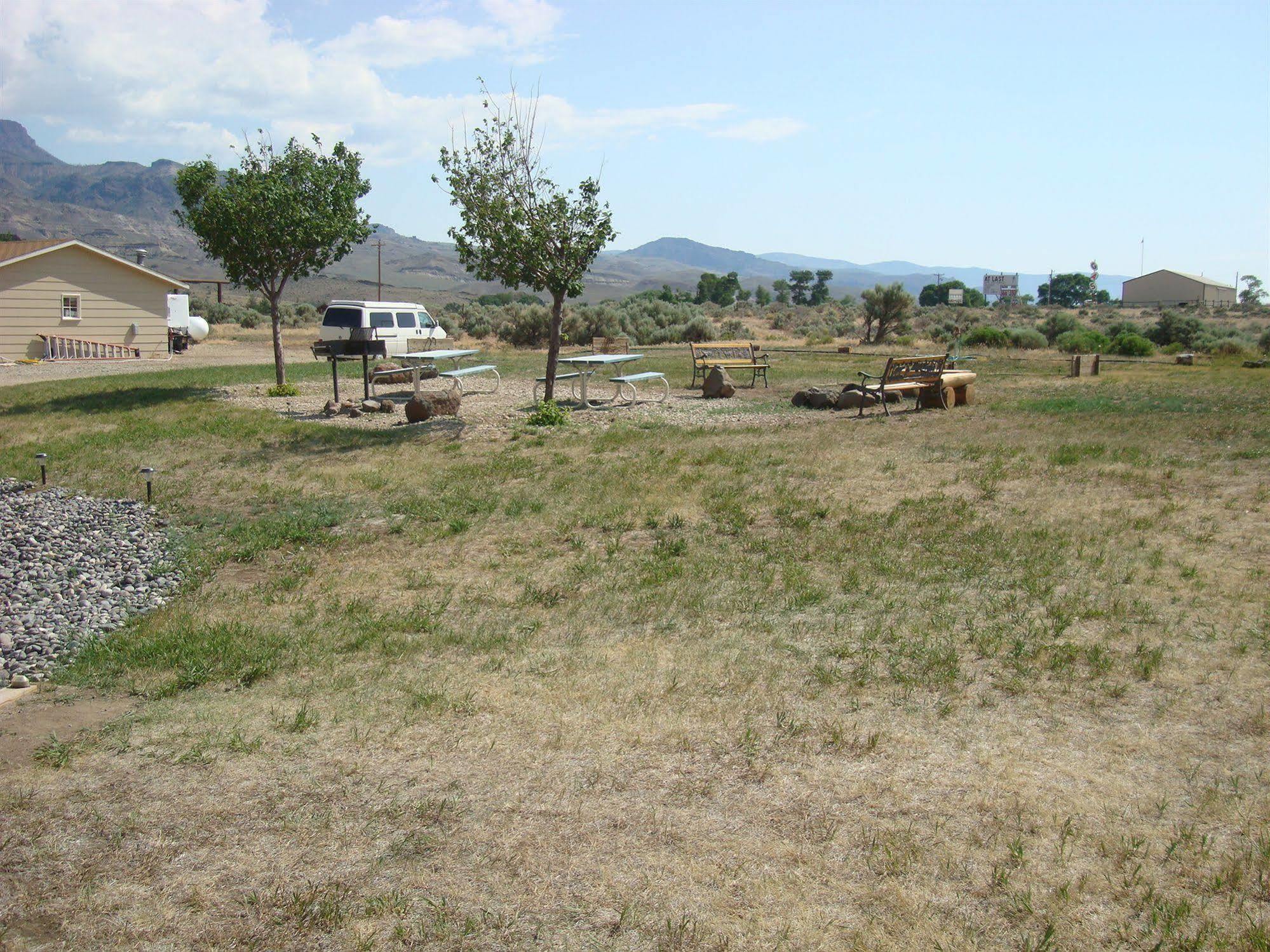 Green Creek Inn And Rv Park วาพิทิ ภายนอก รูปภาพ